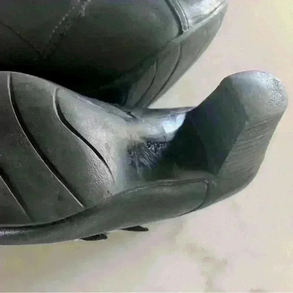 Clarks Shoes Women's Size 6M Black Slip-on Block Heel Booties - Picture 4 of 5